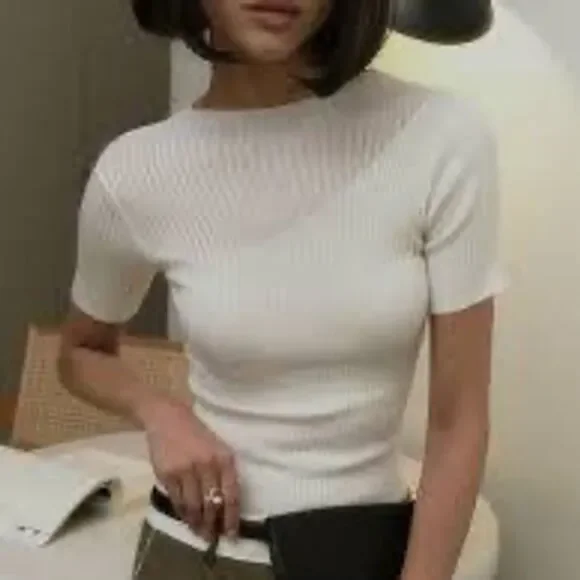 ‼️⛔️SOLD⛔️‼️ White Ribbed Crop Top Short Sleeve Fitted Summer Casual Wear - Picture 2 of 3